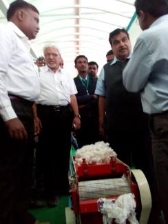 2014 Visit Of Sh. Nitin Gadkari To ICAR-CIRCOT Exhibition Stall In Agro Vision India, Nagpur On 4 December 2014