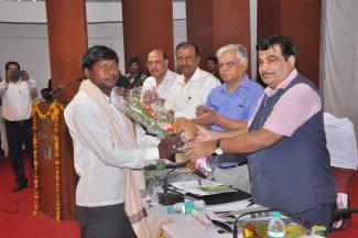 2015 Visit Of Nitin Gadkari To National Seminar On Value Addition To Of Cotton Stalks And Other Agro Wastes For Rural Livelihood At Nagpur Image-4