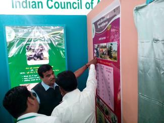 2014 Visit Of Sh. Nitin Gadkari To ICAR-CIRCOT Exhibition Stall In Agro Vision India, Nagpur On 4 December 2014 Image-2