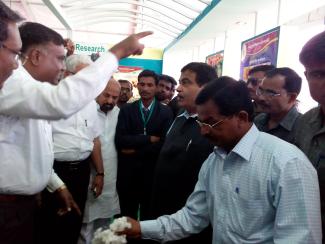 2014 Visit Of Sh. Nitin Gadkari To ICAR-CIRCOT Exhibition Stall In Agro Vision India, Nagpur On 4 December 2014 Image-5